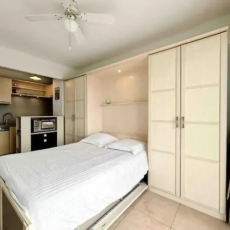 Le Dulys : 2 Prs, Vue Mer, Clim, 2 Min Plages Apartamento Antibes